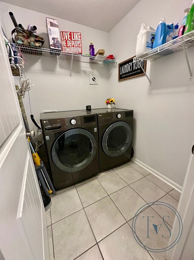 Building Photo - SPRING MOVE-IN SPECIAL: $1000 OFF 1ST MONT...