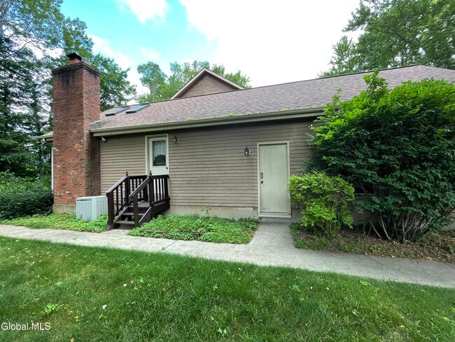 Building Photo - 8 Timberwick Dr
