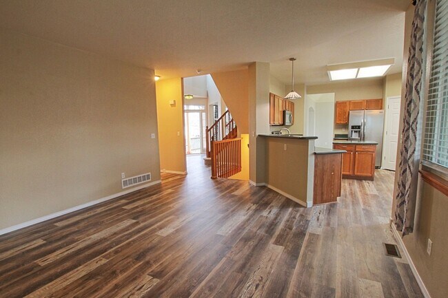 Building Photo - 1319 Iris Cir