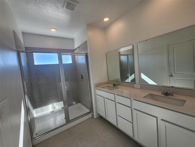 Building Photo - 2724 Skyline Lp