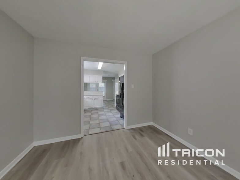 Building Photo - 1411 Chart Dr