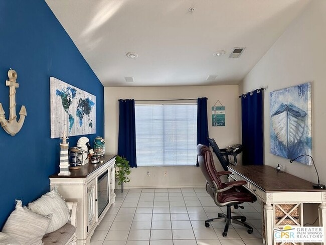 Building Photo - 9939 Vía Real