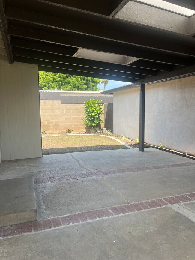 Building Photo - 1147