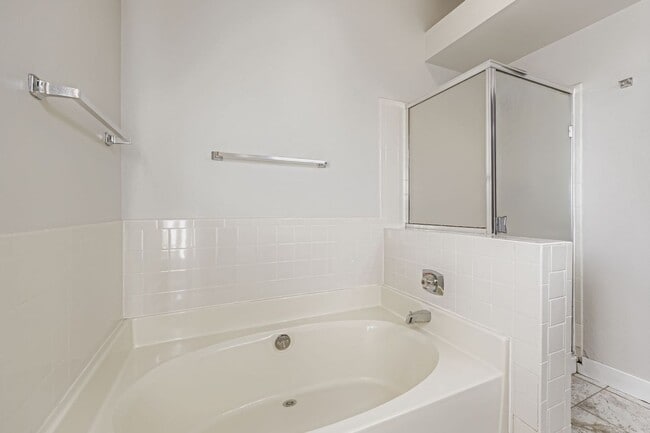 Building Photo - Beautiful 3-Bedroom Home with Open Floor P...