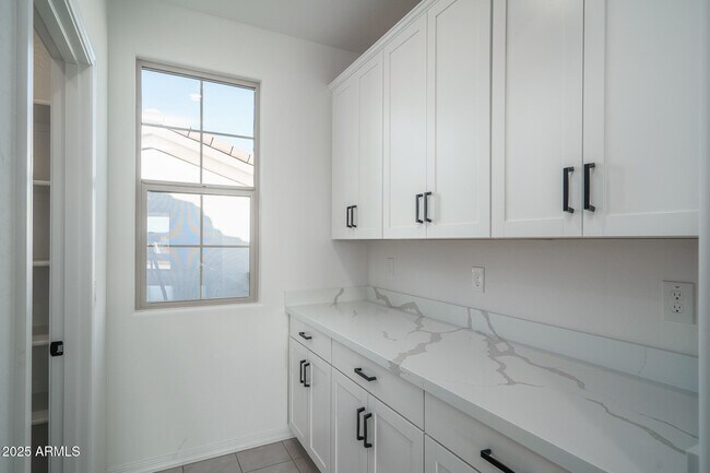 Building Photo - 20607 W Rancho Dr