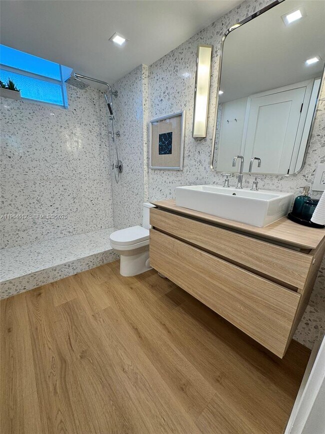 Building Photo - 1045 10th St