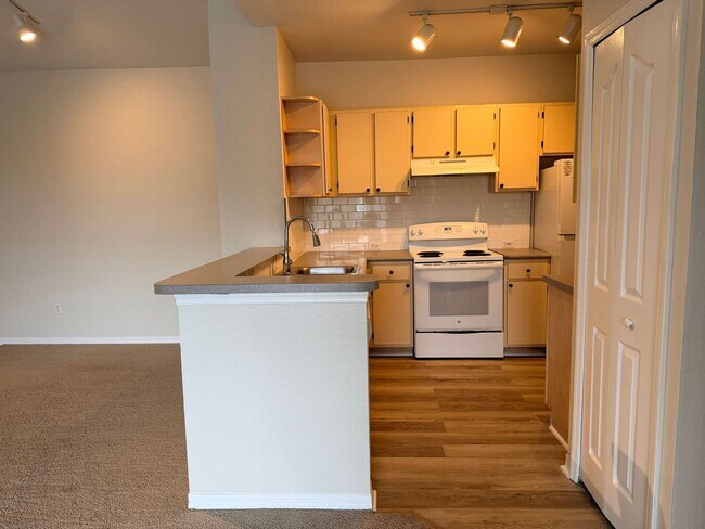 Building Photo - Three Bedroom Condo at Maitland Crossing in Orlando