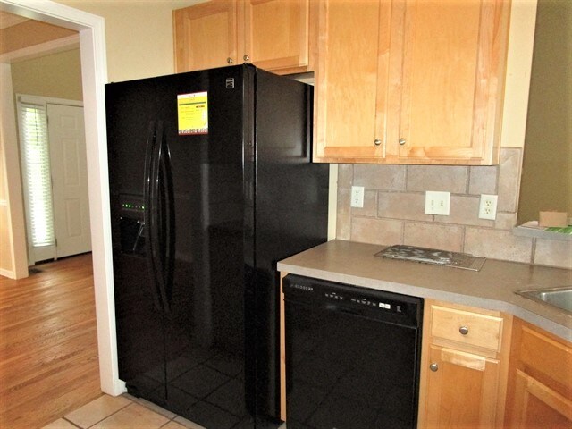 Building Photo - 2420 Queensboro Ln