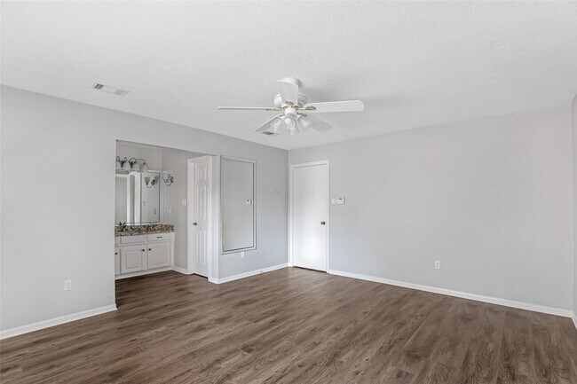 Building Photo - 24531 Whitesail Dr