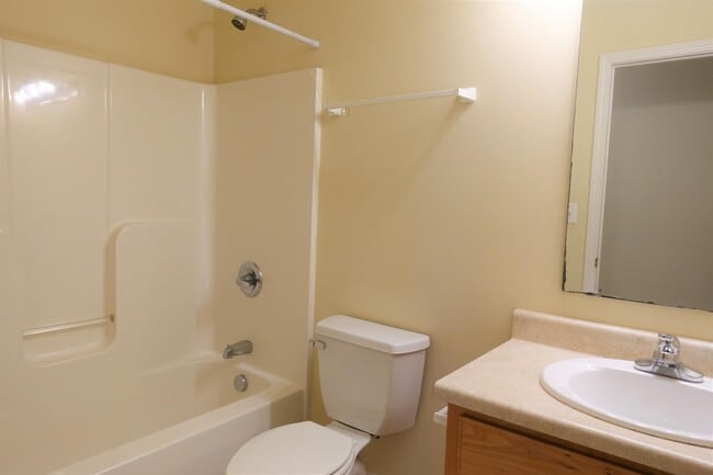 Building Photo - 129 River Oaks Cir