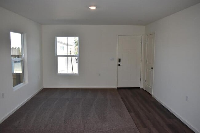 Building Photo - 1316 eagle crest court