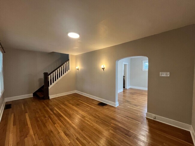 Building Photo - Lovely 2BR Home w/Fenced in Backyard!