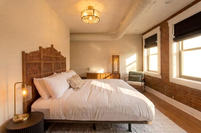 Building Photo - 152 E McMicken Ave