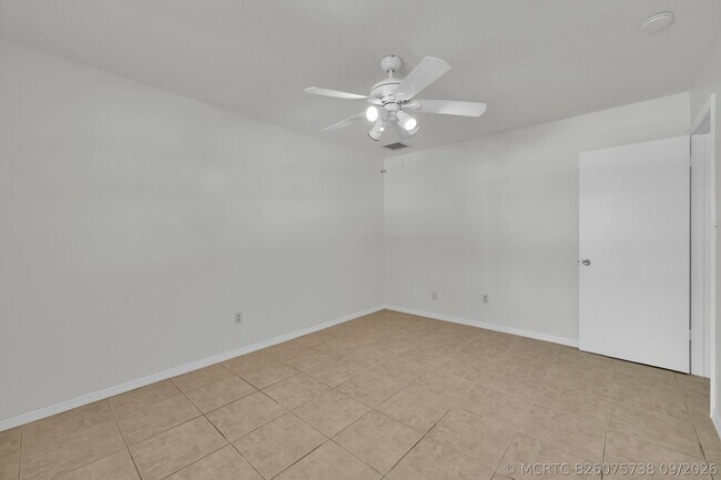 Building Photo - 2302 Sunrise Blvd