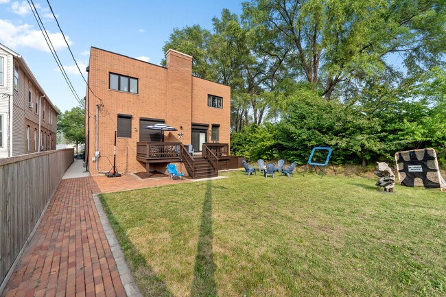 Building Photo - 2630 S Throop St