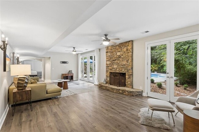 Building Photo - 210 Willow Lk Cv