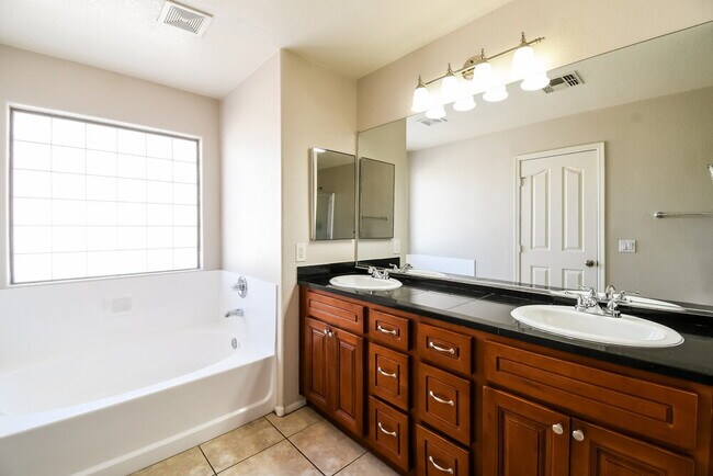 Building Photo - 5819 E Harmony Ave