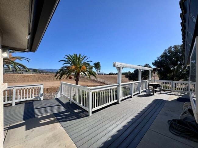 Building Photo - Move in Special! Move in by November 1st a...