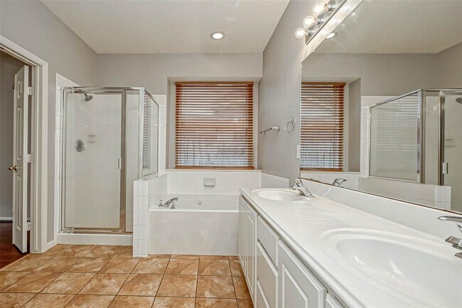 Building Photo - 118 N Willow Point Cir