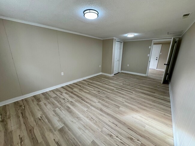 Building Photo - 6120 E 24th St