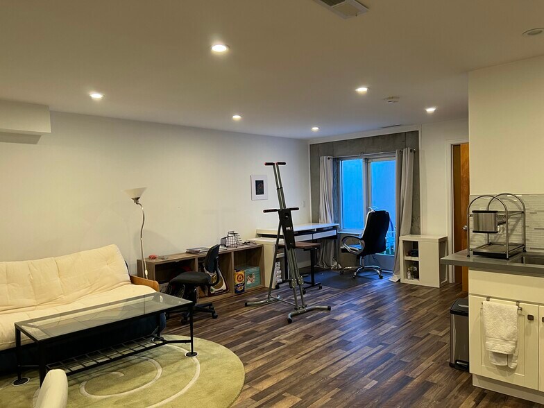 Study area with patio door - 524 37th Ave