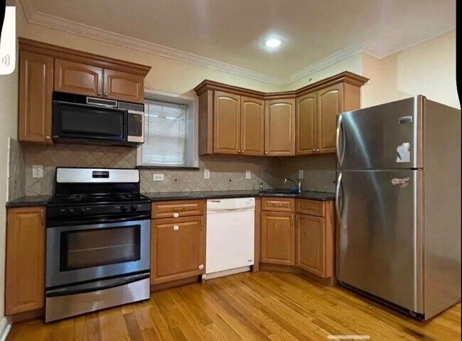 Primary Photo - 286 Manhattan Ave