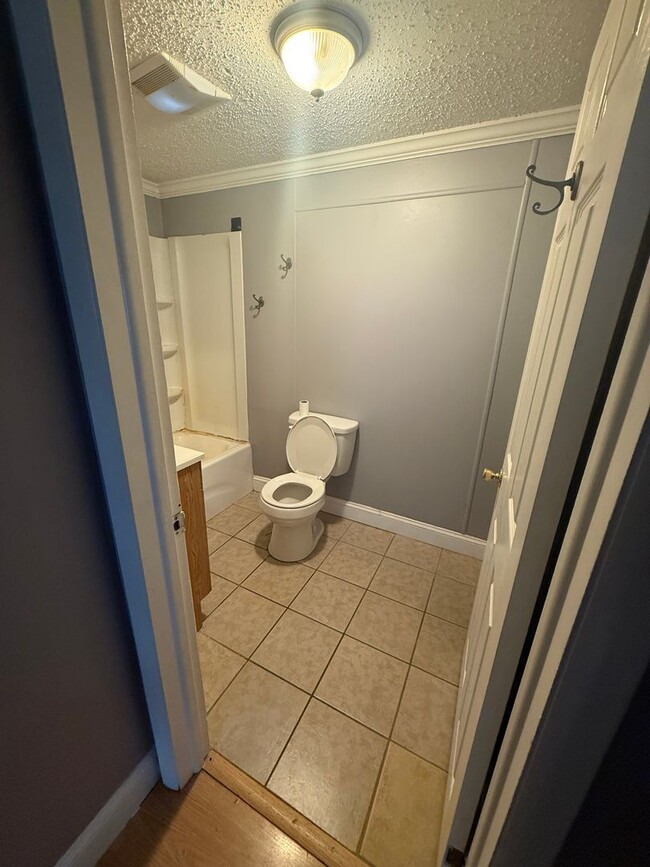 Building Photo - 3185 Spring Rd