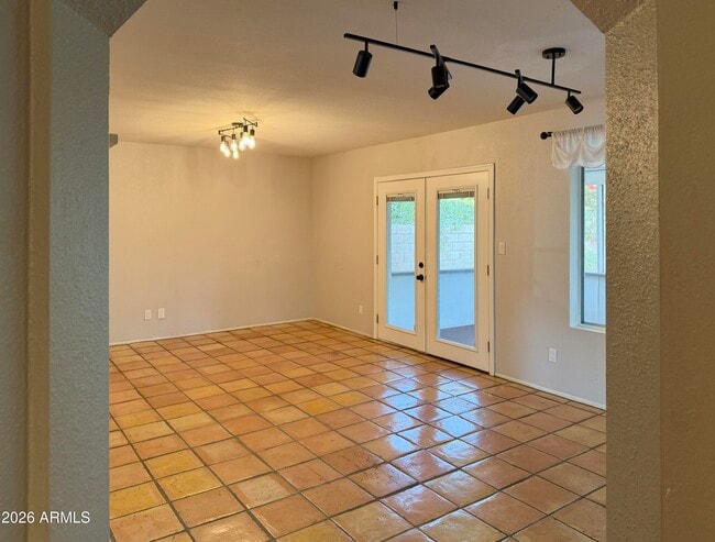 Building Photo - 852 W Nopal Ave