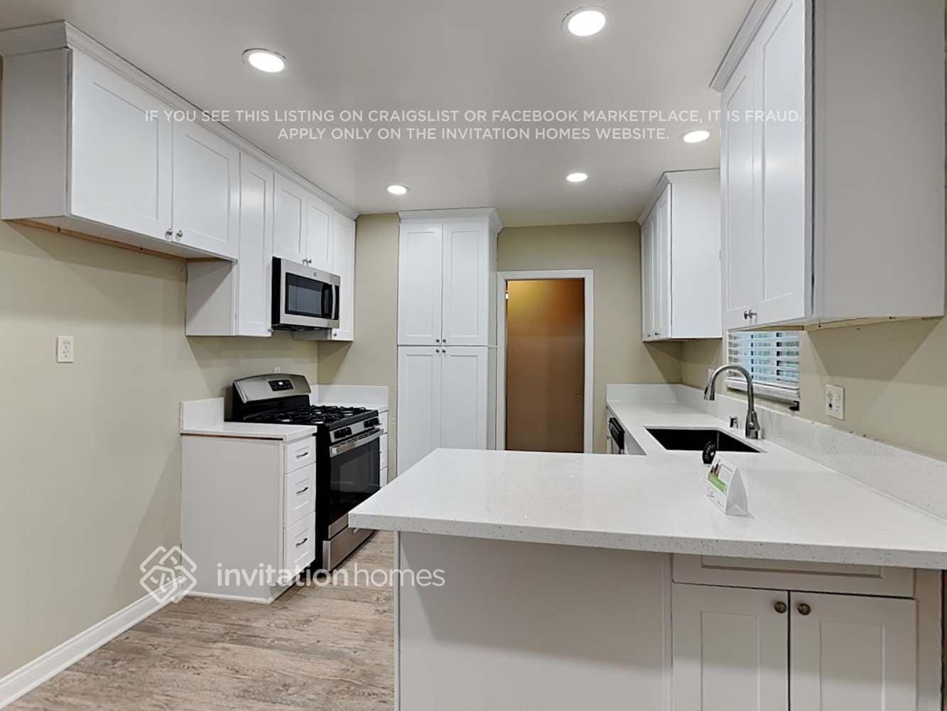 Building Photo - 2882 David St