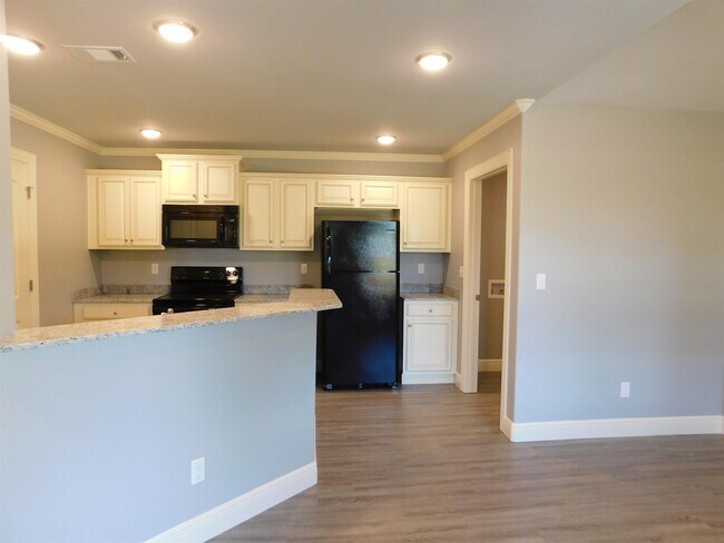 Building Photo - 9005-9007 Sandra Way