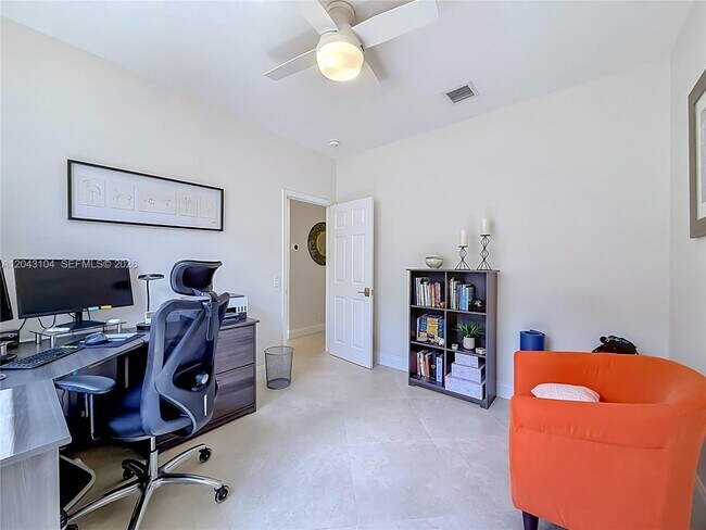 Building Photo - 1556 Winterberry Ln