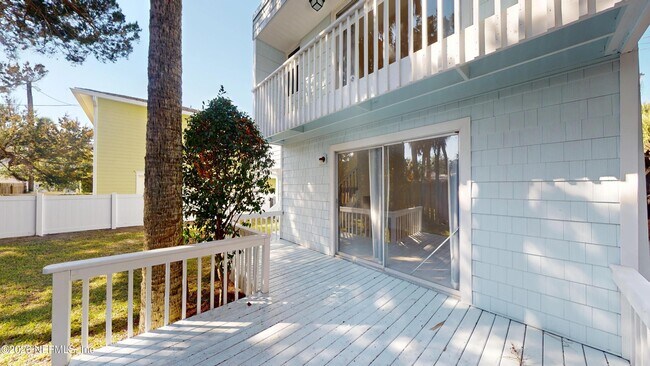 Building Photo - 222 7th St