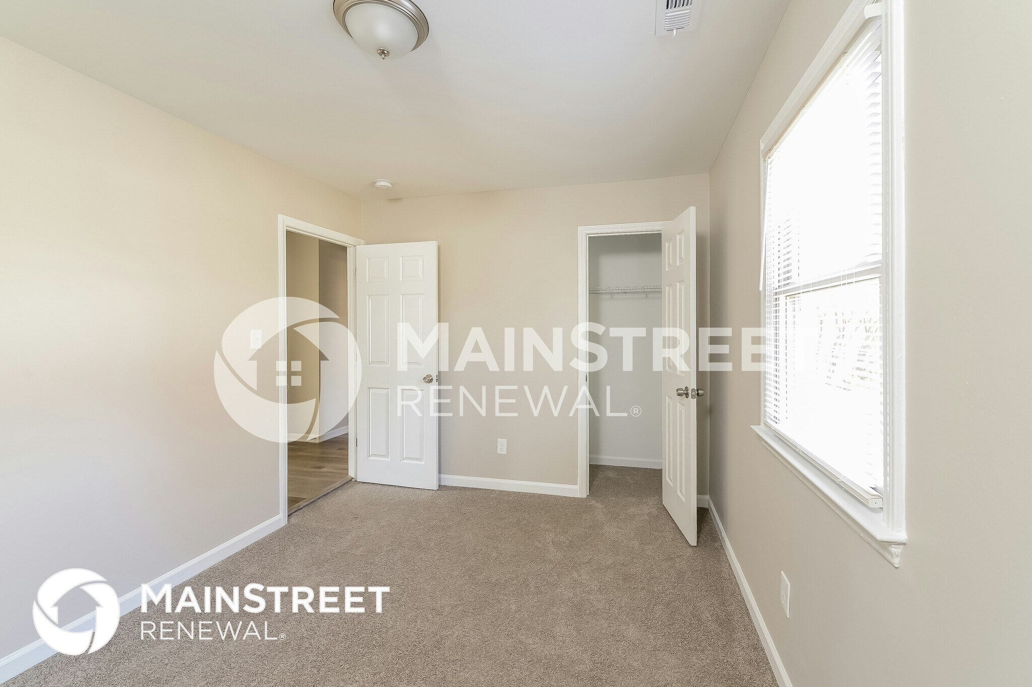 Building Photo - 320 W Steele St