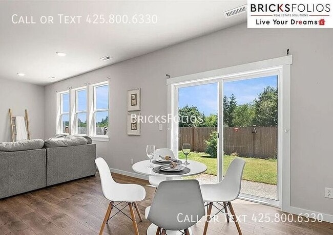 Building Photo - Captivating 5-Bedroom Home with Exceptiona...