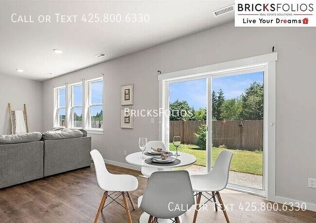 Building Photo - Captivating 5-Bedroom Home with Exceptional Features in Port Orchard.