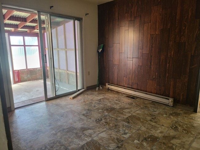 Building Photo - Home in Riverton