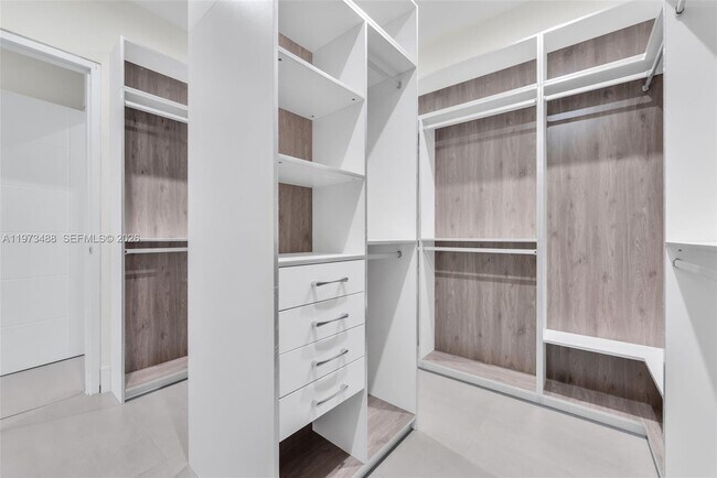 Building Photo - 3055 Carter St