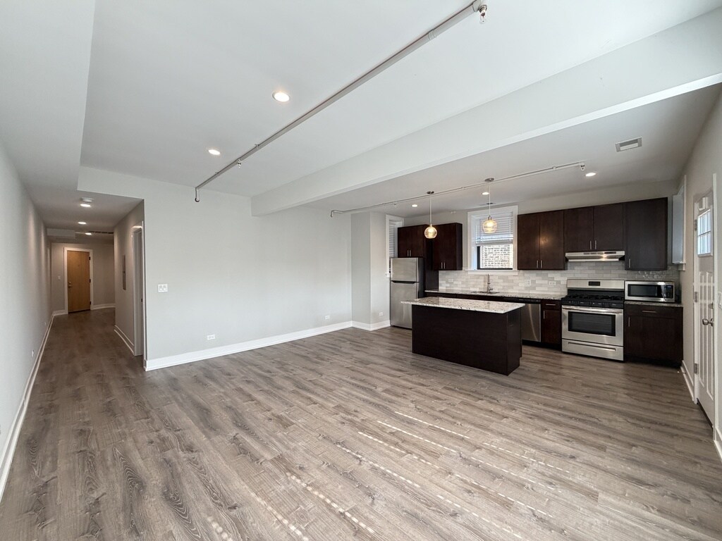Building Photo - 913 Maple