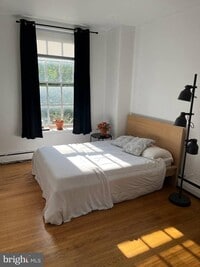 Building Photo - 322 S 11th St