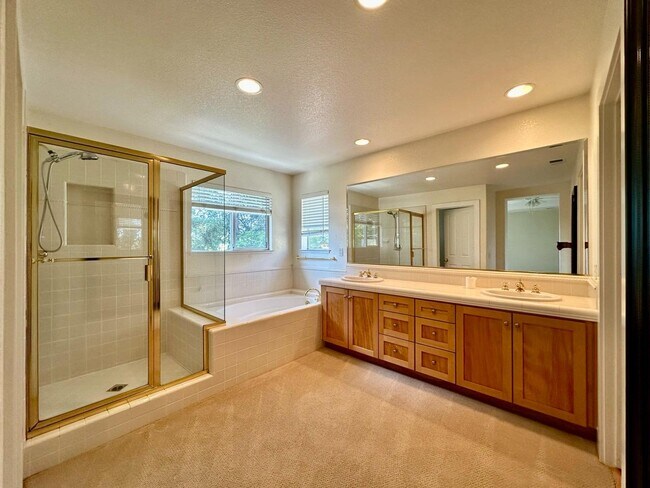 Building Photo - 826 Chynoweth Ct