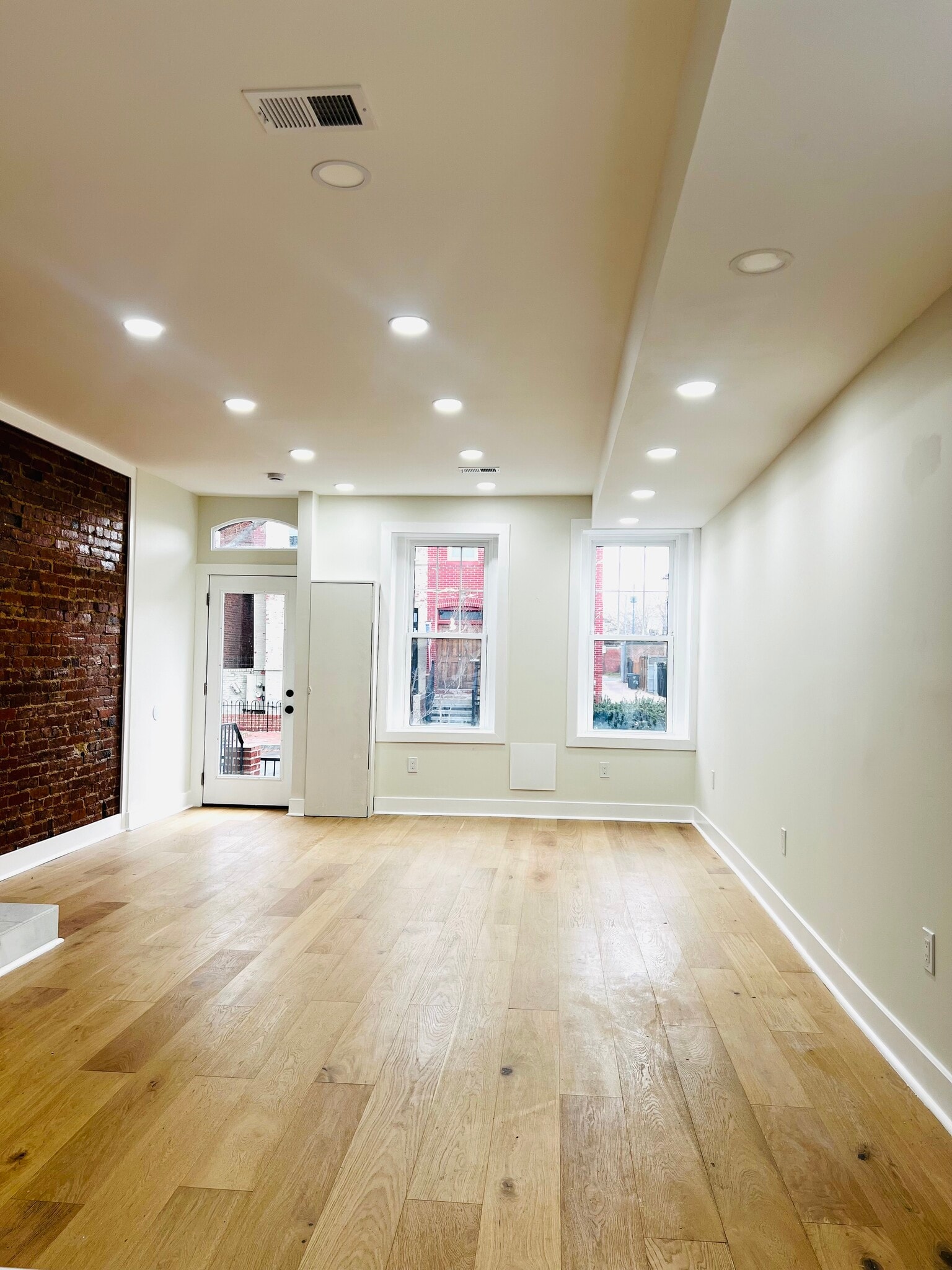 Building Photo - 116 Thomas St NW