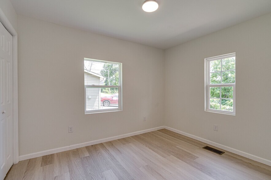 Building Photo - 887 Kinsey St