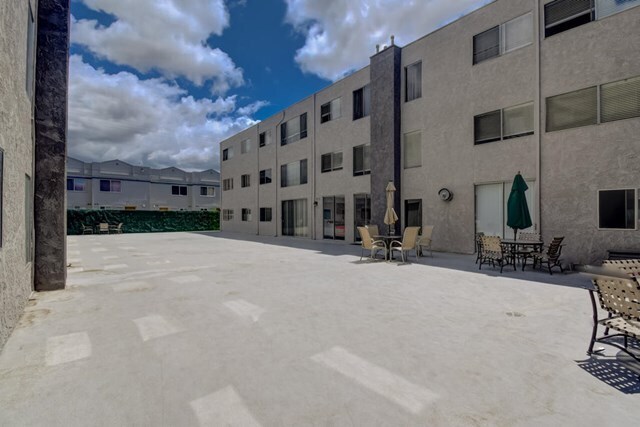 Building Photo - 930 N Louise St