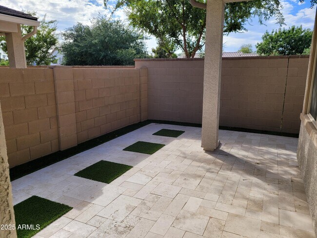 Building Photo - 2754 S Apache Dr