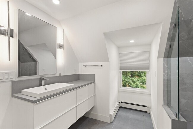 Building Photo - 6 Hickory Hill Rd