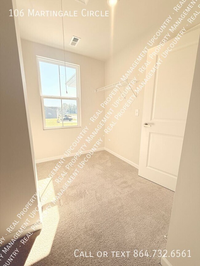 Building Photo - 106 Martingale Cir
