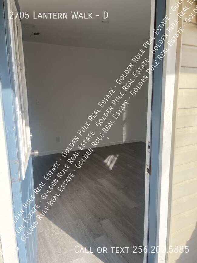 Building Photo - 2705 Lantern Walk SE