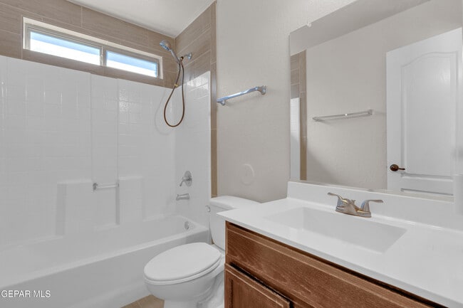 Building Photo - 803 Luisa St