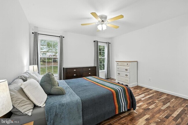 Building Photo - 9571 Basilwood Dr