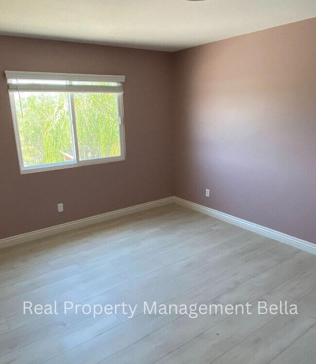 Building Photo - 25249 Silverwood Ln